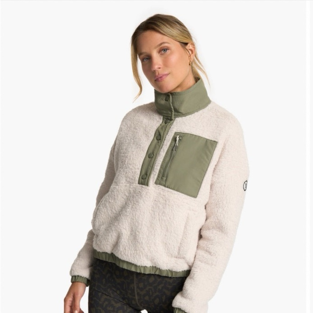 Vuori cozy Sherpa pullover size small